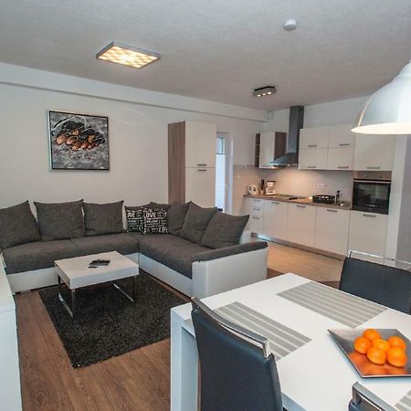 Arena Apartment 5-Stars Premium-Accommodation Макарска Екстериор снимка