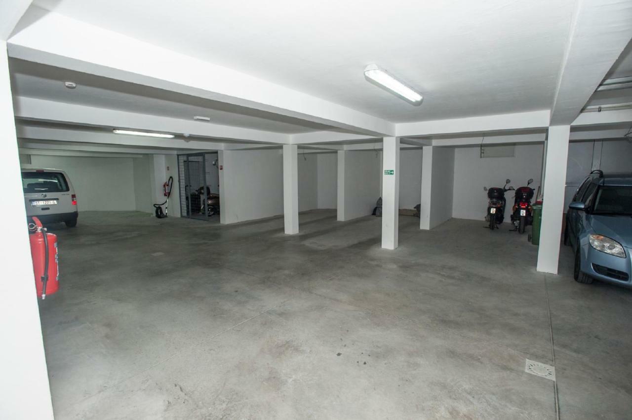 Arena Apartment 5-Stars Premium-Accommodation Макарска Екстериор снимка